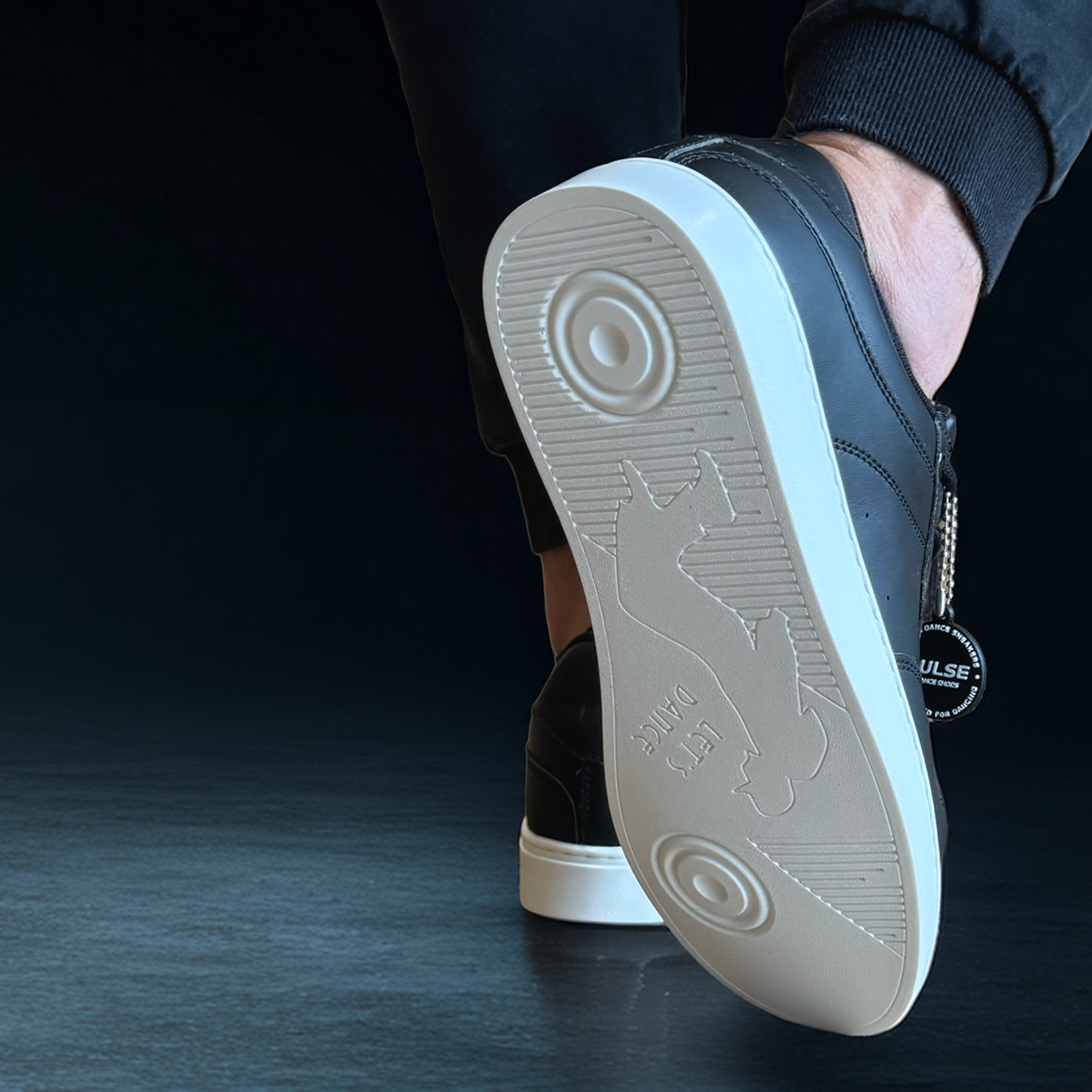 [FLOW BLACK] Unisex Low-Top Black & White Dance Sneakers