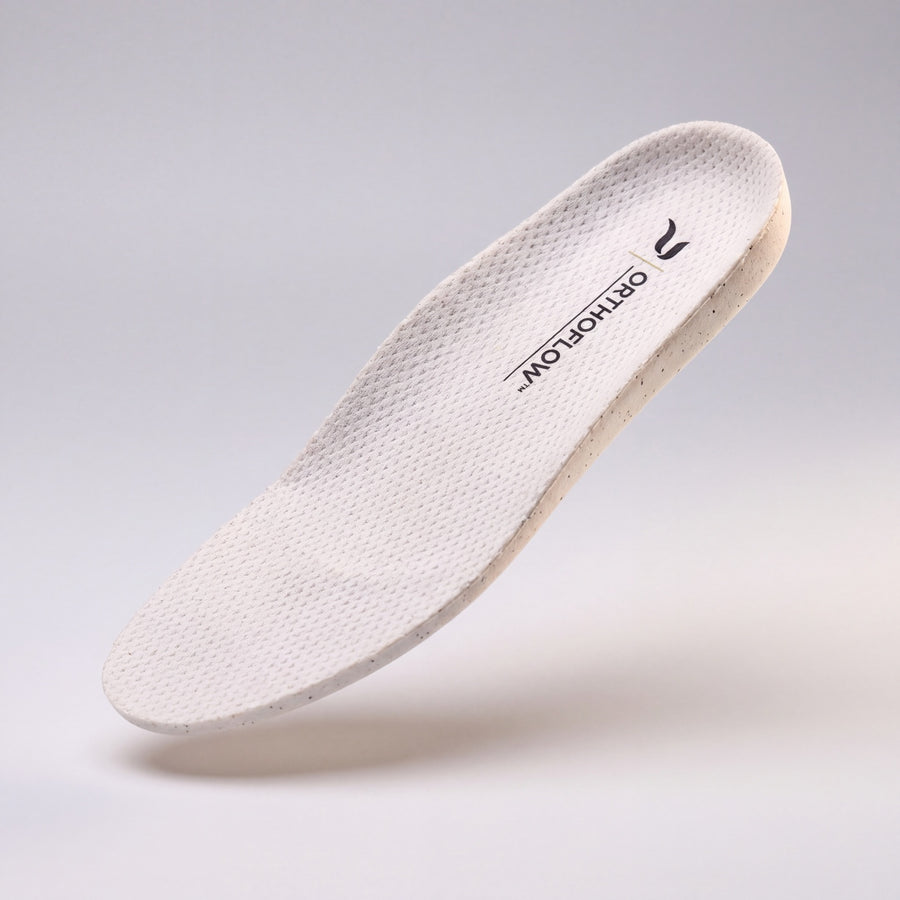 The ORTHOFLOW® insole seen at an angle, showing the arch and heel shaping.